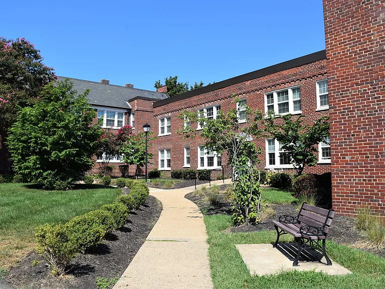 Colonial Village West — Photo 10