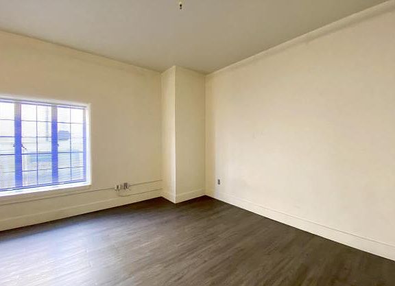 2nd image of 3039 N Los Altos Ave