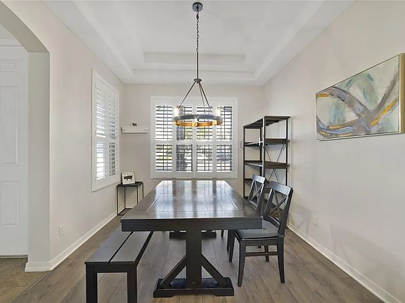 4th image of 220 High Castle Ln