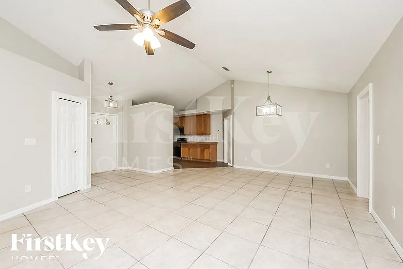 3 bed, 2.0 bath, 1416 sqft, $1,760 — Photo 3