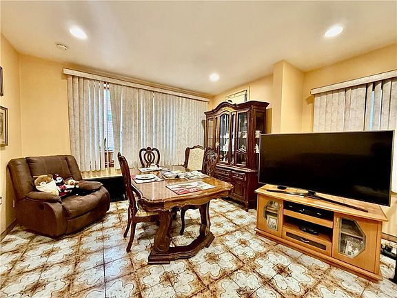 3rd image of 2050 58th St