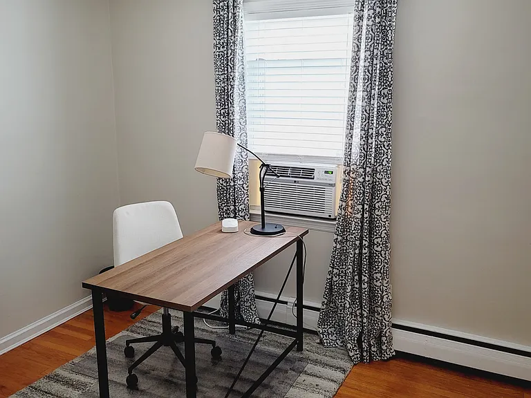 Bedroom 3
(Used as a home office)