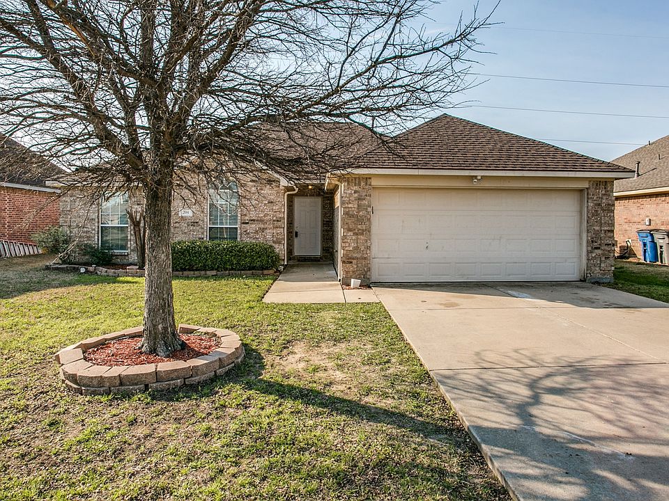 1st image of 204 Orchard Trl