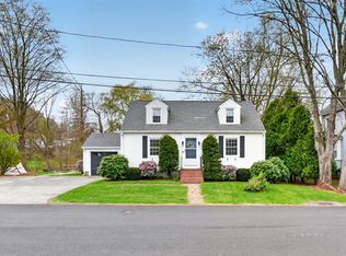 13 Pleasant St, Southborough, MA 01745