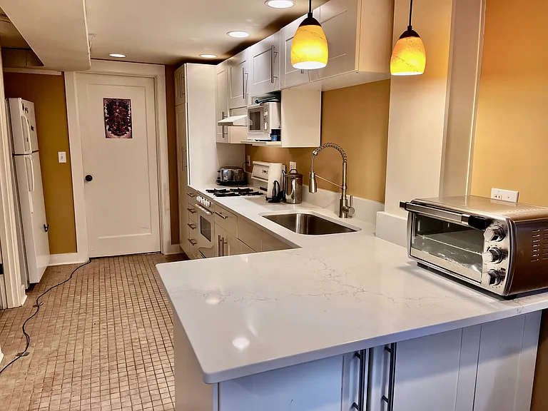 5029 17th Ave NE #B — Photo 4