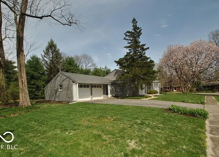 1220 Oak Ridge Dr — Photo 2