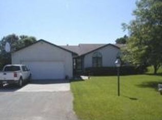 417 Navajo Dr, Holton, KS 66436