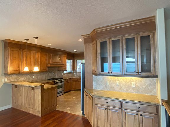 5th image of 757 W Lookout Ridge Dr