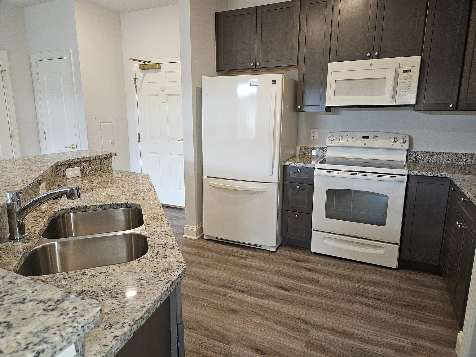 2 bed, 1075 sqft, $1,850 — Photo 4