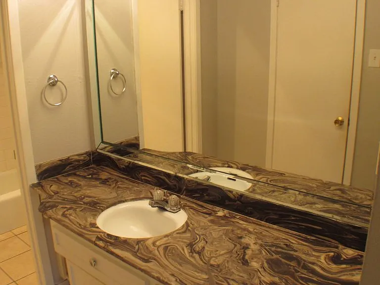 10406 Shadow Bend Dr — Photo 8