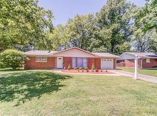 13 Buckingham Rd, Belleville, IL 62226