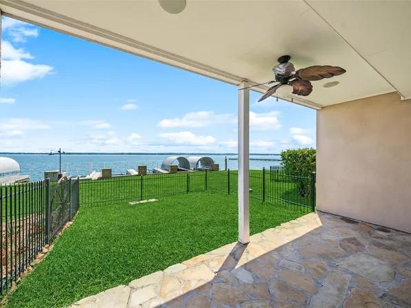 16 Regency Point, Montgomery, TX 77356