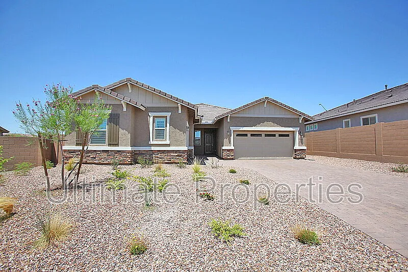 4 bed, 2.5 bath, 2510 sqft, $2,995 — Photo 2