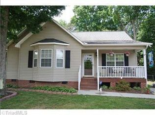 126 Falling Creek Dr, Thomasville, NC 27360