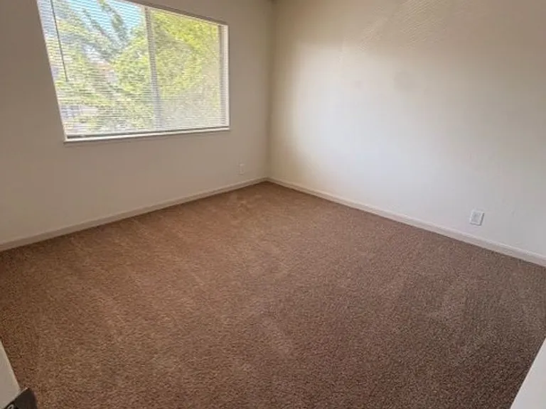 Dixon Townhouse — Photo 9