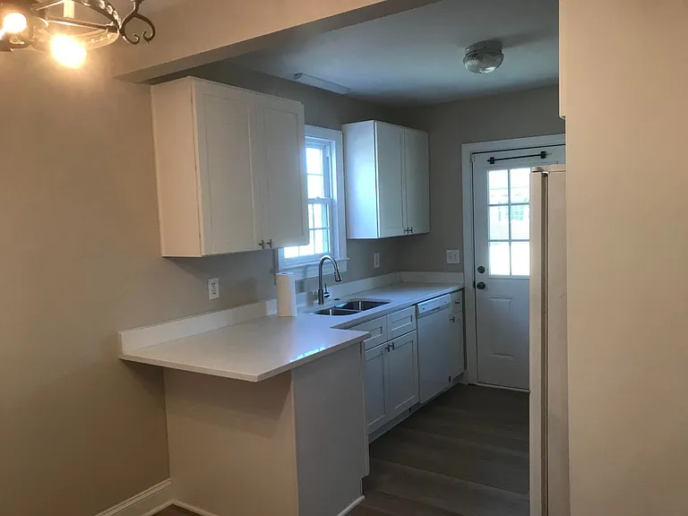 1221 Eastwood Ave — Photo 14