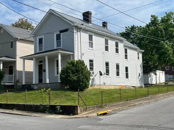 16 W Peabody St, Staunton, VA 24401