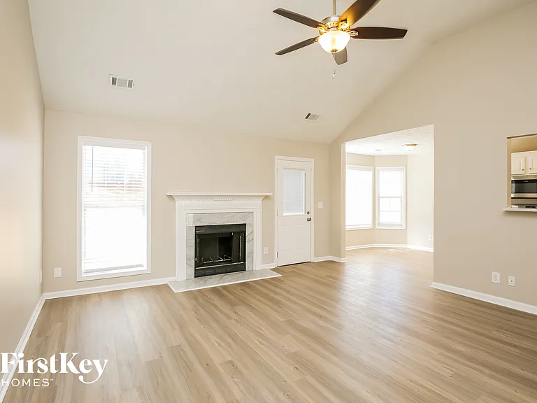 1510 Smoke Hill Dr — Photo 2