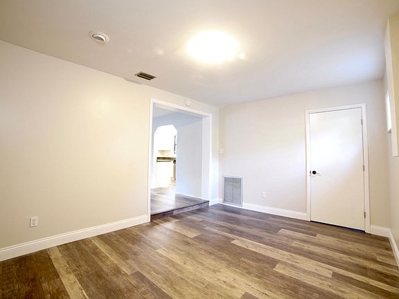 2nd image of 113 Astor St