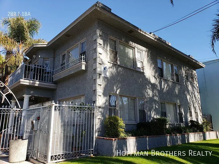 1325 E 3rd St #1325 — Photo 4