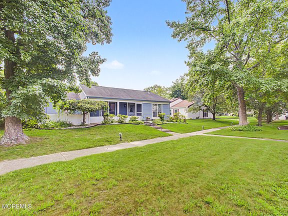 3rd image of 871 Liverpool Circle #B