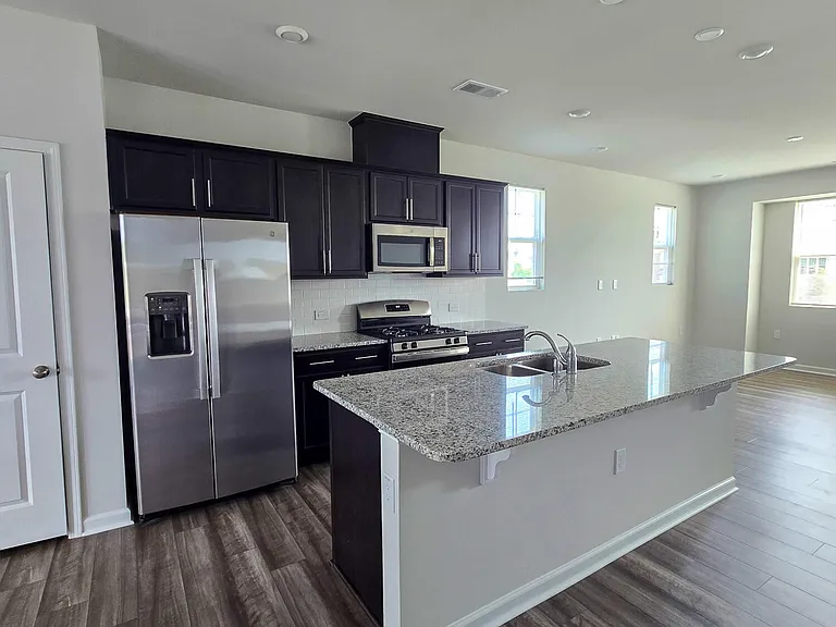2431 Kasota Ln — Photo 15