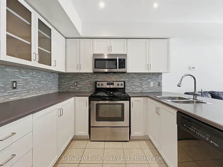 42 Western Battery Rd #718 — Photo 7