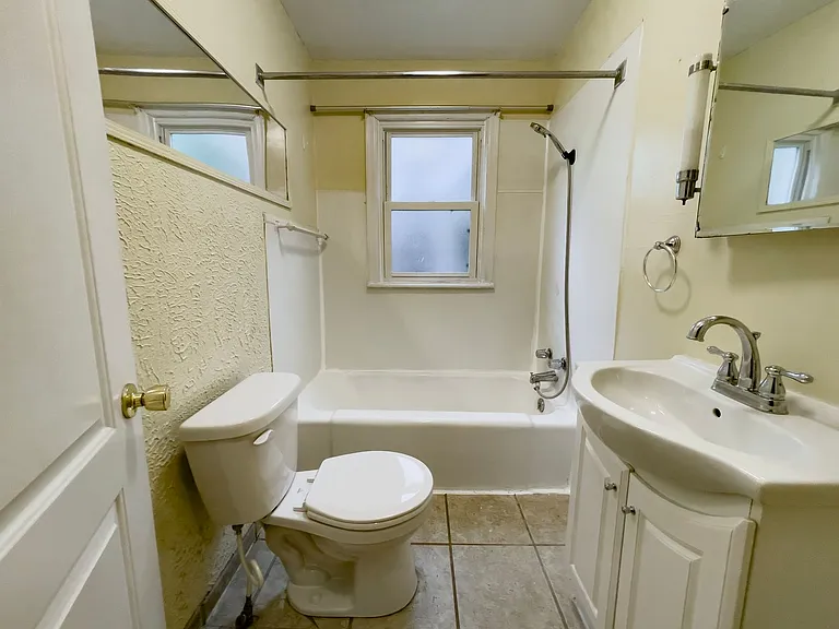 1512 N Woodridge Ave — Photo 12