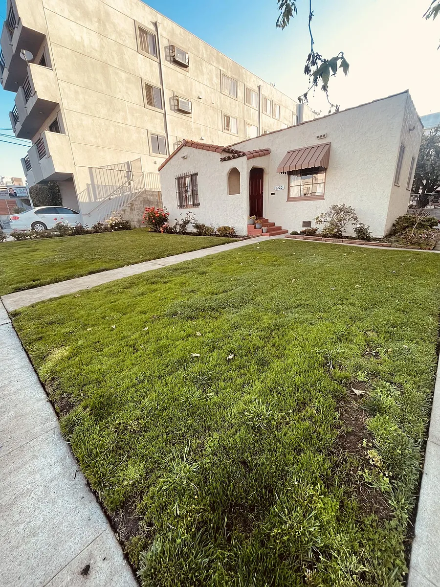 Building Photo - 1220 S Saltair Ave