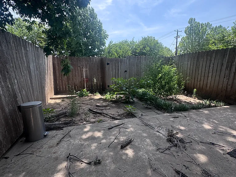 1704 N Gleason Ave — Photo 12