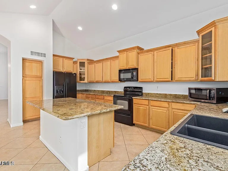 4542 N 111th Dr — Photo 8