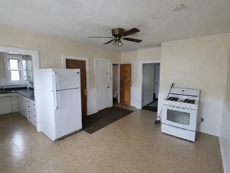 131 Lincoln St #3 — Photo 2