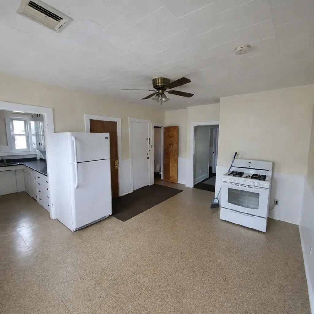 Building Photo - 131 Lincoln St #3