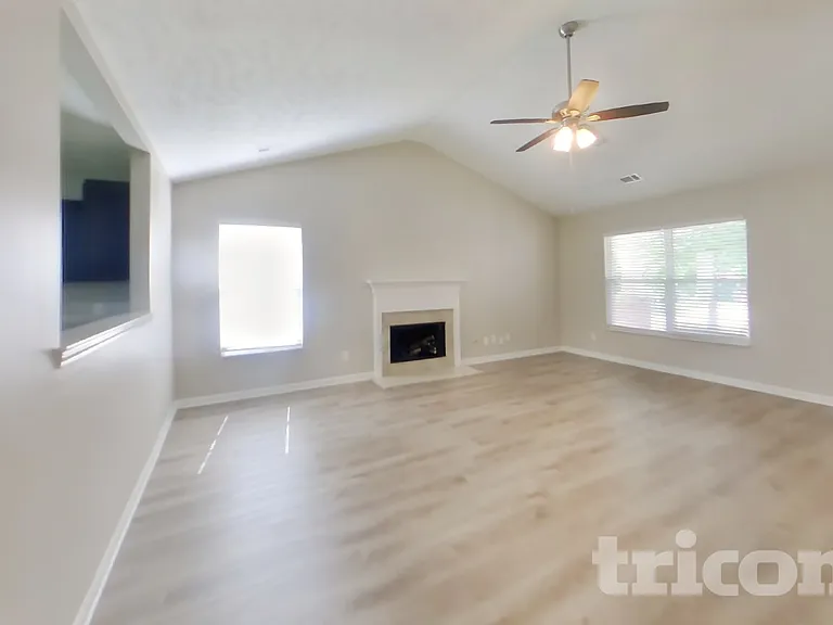 125 Ivy Hill Ln — Photo 2