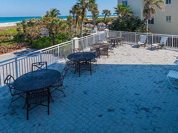 2nd image of 1556 Ocean Dr