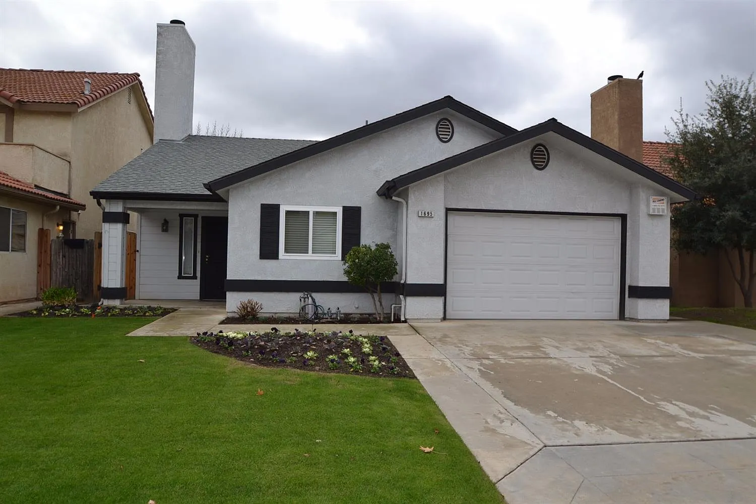 1695 E Eclipse Ave photo 1