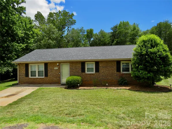 122 Tulip Trl, Ellenboro, NC 28040