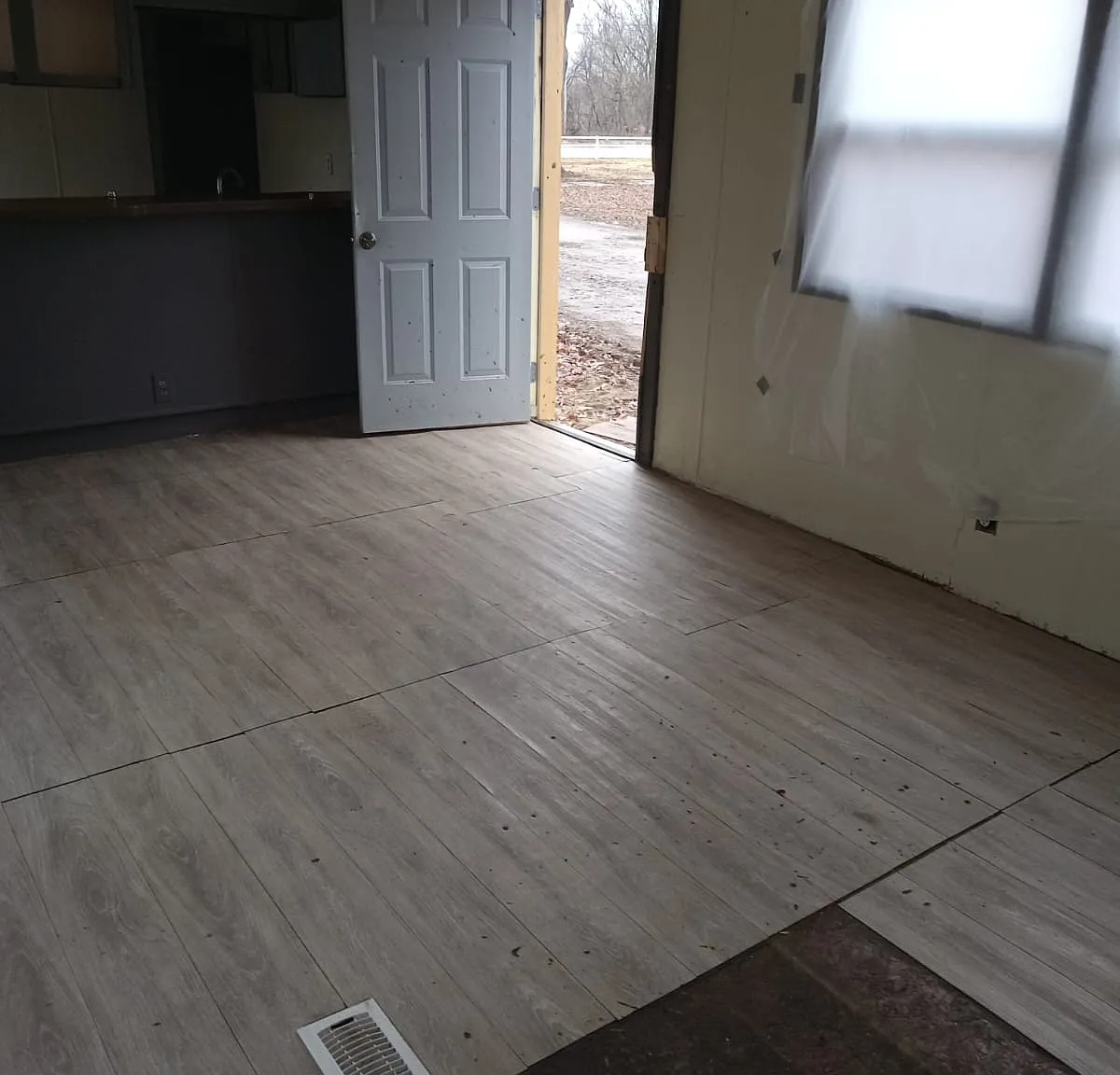 2 bed, 950 sqft, $626 — Photo 4