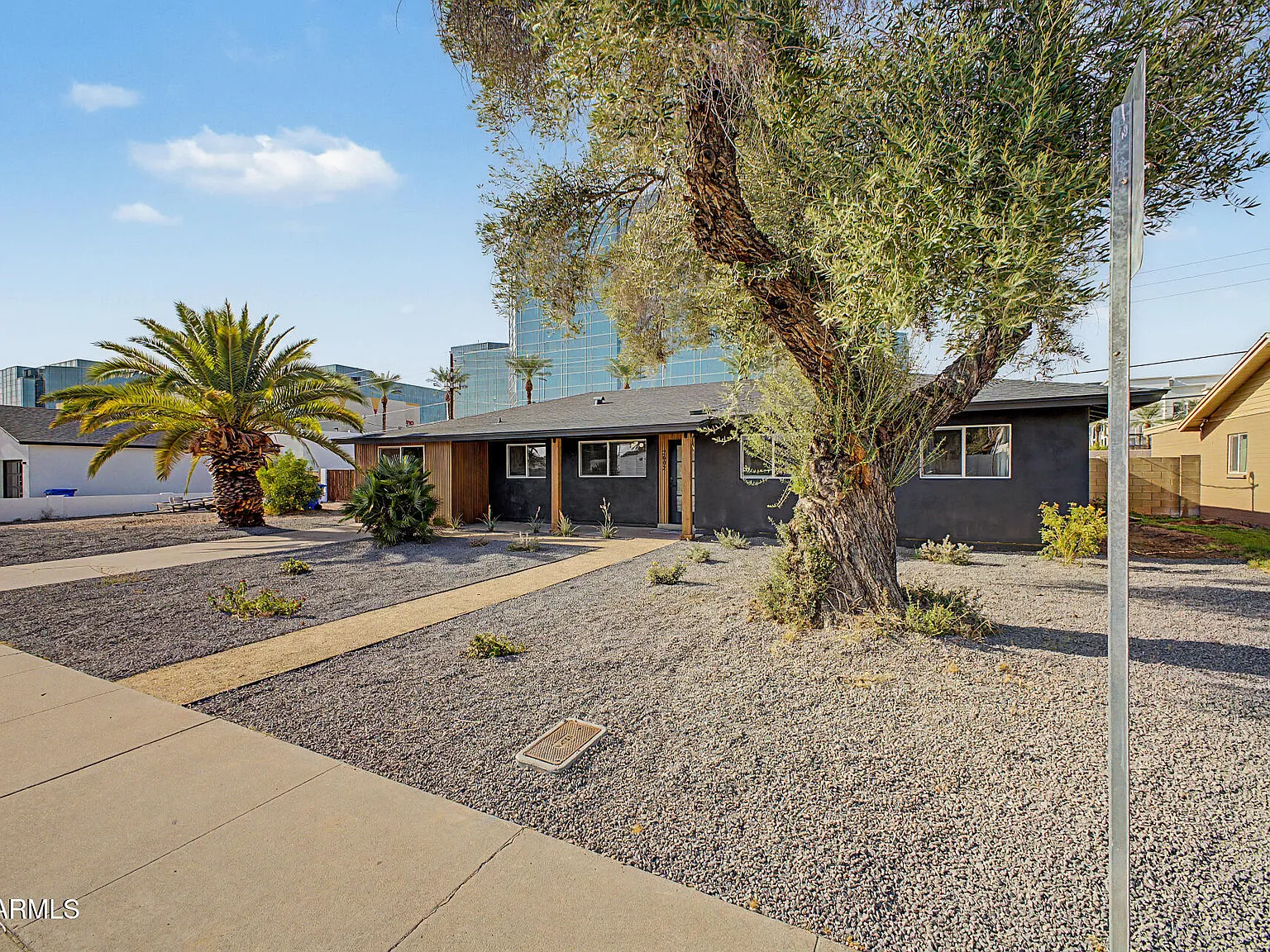 4 bed, 3.0 bath, 2035 sqft, $4,500 — Photo 3