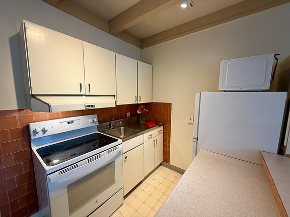 3rd image of 116 Ward St #11