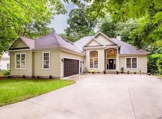 1333 Sycamore Ln, Benton Harbor, MI 49022