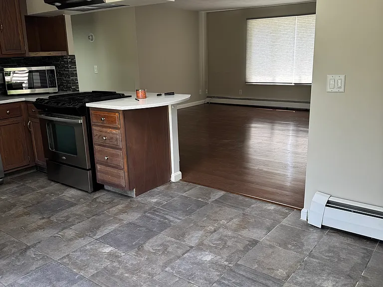 Kitchen / Dining into living