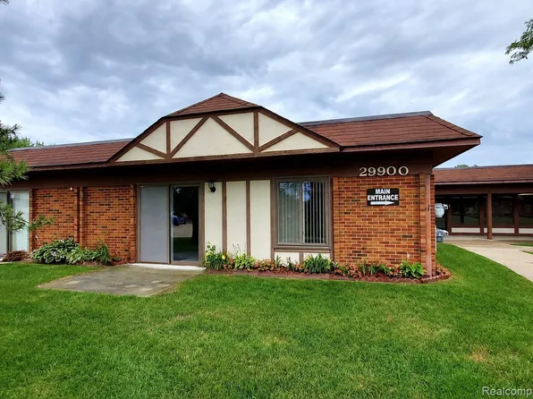 29900 Grand Oaks Dr APT 18, Warren, MI 48092