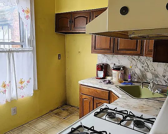5th image of 995 Bedford Ave