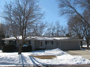 911 10th St, Springfield, SD 57062