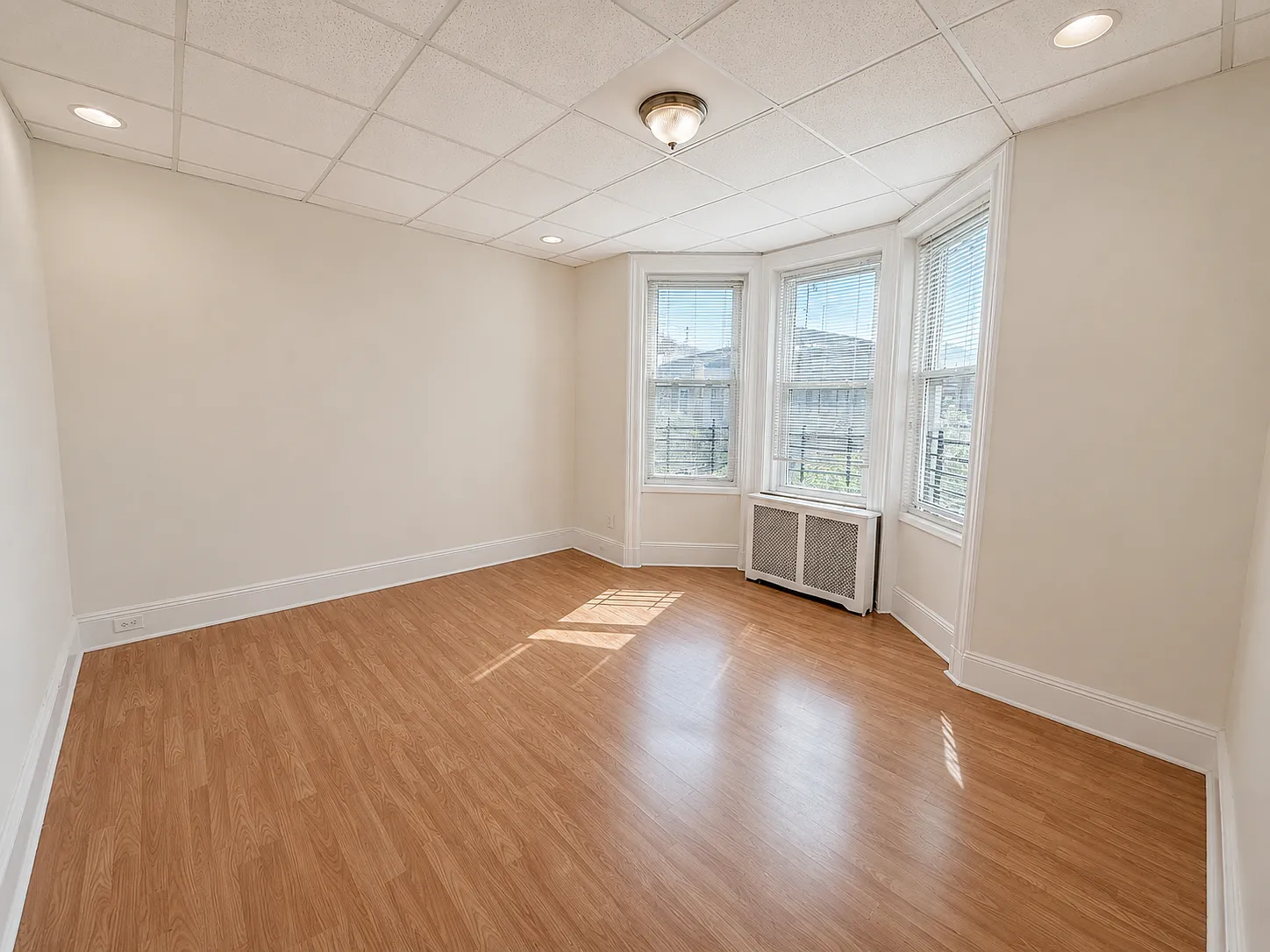 4 bed, 1100 sqft, $3,100 — Photo 2