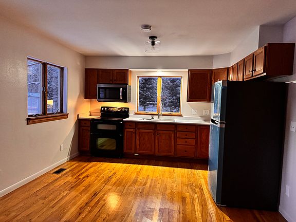 3rd image of 96 Willow Ln