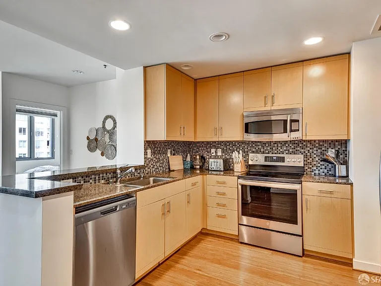 255 Berry St #703 — Photo 1