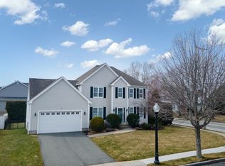 9 Apple Tree Ln, New Bedford, MA 02740