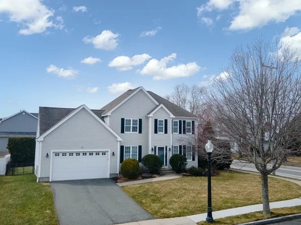 9 Apple Tree Ln, New Bedford, MA 02740